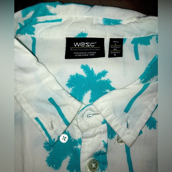 WESC Oden Palm Mens Button Up Shirt. Size Large. Excellent Condition. - Picture 2 of 5